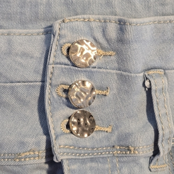 CUTIE PIE Women's Light Wash Stretchy Skinny Distressed Denim Jeans Size 11 - Picture 5 of 9